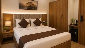 Family Double Room, Balcony | In-room safe, desk, laptop workspace, soundproofing