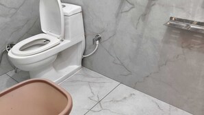 Family Double Room, Balcony | Bathroom