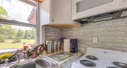 Walk to Historic Dtwn Tuskegee! Apt w/ Shared Yard
