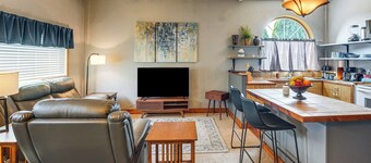 Ranch Suite w/ Hot Tub! Couples Stay in La Center