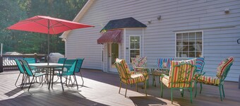 Hot Tub & Deck! Loganville Group Retreat