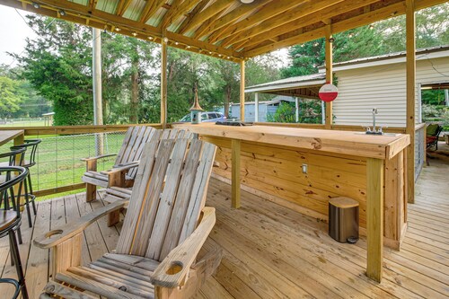 Dock & Outdoor Bar! Lake Blackshear Getaway