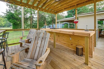 Dock & Outdoor Bar! Lake Blackshear Getaway