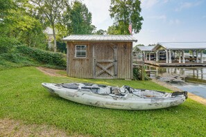 House (4 Bedrooms) | Interior - Dock & Outdoor Bar! Lake Blackshear Getaway (Cobb)