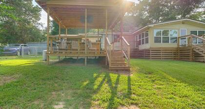 Dock & Outdoor Bar! Lake Blackshear Getaway
