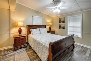 House (4 Bedrooms) | Interior - Dock & Outdoor Bar! Lake Blackshear Getaway (Cobb)