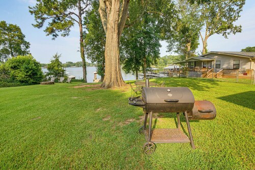Dock & Outdoor Bar! Lake Blackshear Getaway