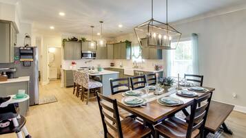 House (5 Bedrooms) | Interior