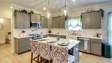 House (5 Bedrooms) | Interior