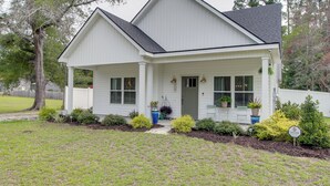 House (5 Bedrooms) | Front of property