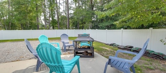 Large Patio w/ Fire Pit, Grill! Springfield Home