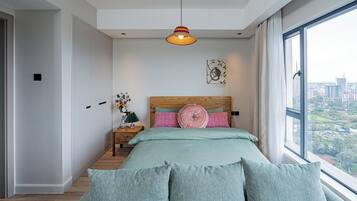 Iron/ironing board, WiFi, bed sheets