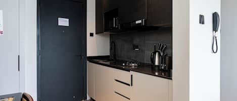Coffee/tea maker, fridge, microwave, oven
