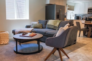 Smart TV - Modern Cozy Basement Retreat in a Central Location (Sandy)
