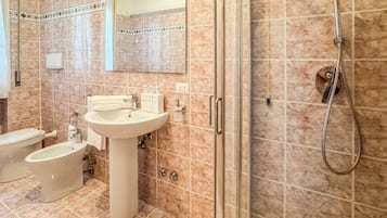 Căn hộ, quang cảnh thành phố | Phòng tắm