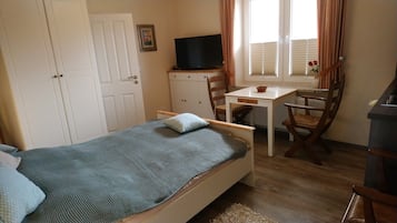 Iron/ironing board, WiFi, bed sheets