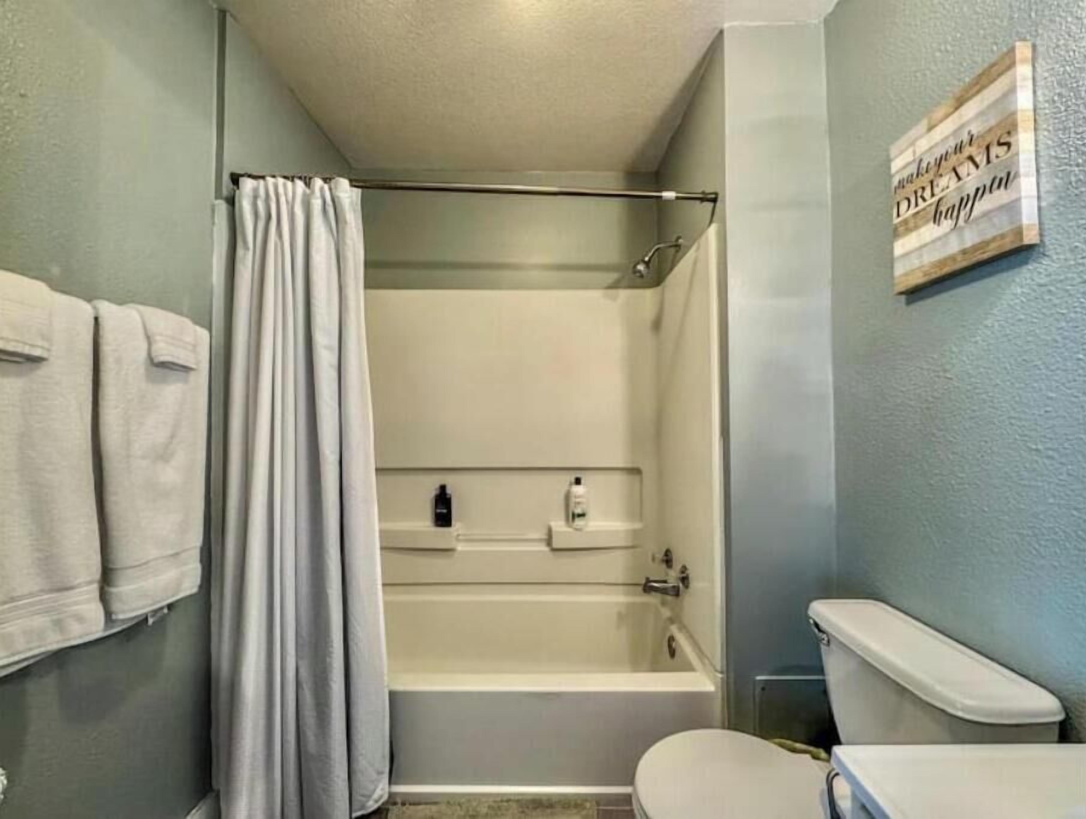 Jabón y papel de baño 