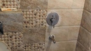 Deluxe Double Room | Bathroom - NIRVANA HOTEL (Varanasi)