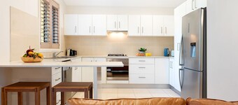 Kiama Central Townhouse - walk to local beaches, coastal walks, markets and attractions