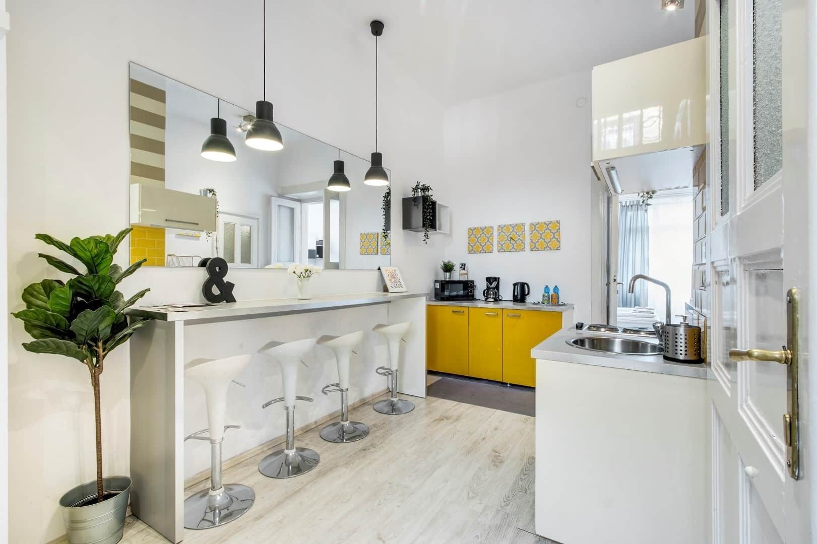 Coffee/tea maker, fridge, stovetop, toaster