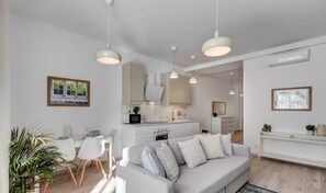 Living room - MidTerm - Rózsa Apartments - Arundhati (Budapest)