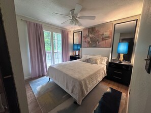 2 slaapkamers, een strijkplank/strijkijzer, wifi, beddengoed