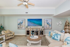 Condo, 3 phòng ngủ | Khu phòng khách
