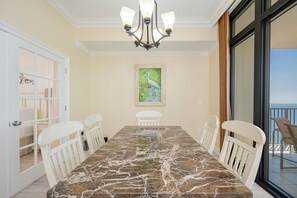 Condo, 3 phòng ngủ | Khu ăn uống