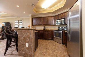 Kondominium, 3 kamar tidur | Dapur pribadi | Mesin pembuat kopi/teh, lemari es, dan oven
