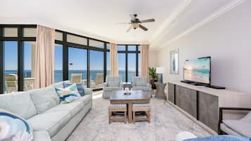Condo, 3 Bedrooms | Living area