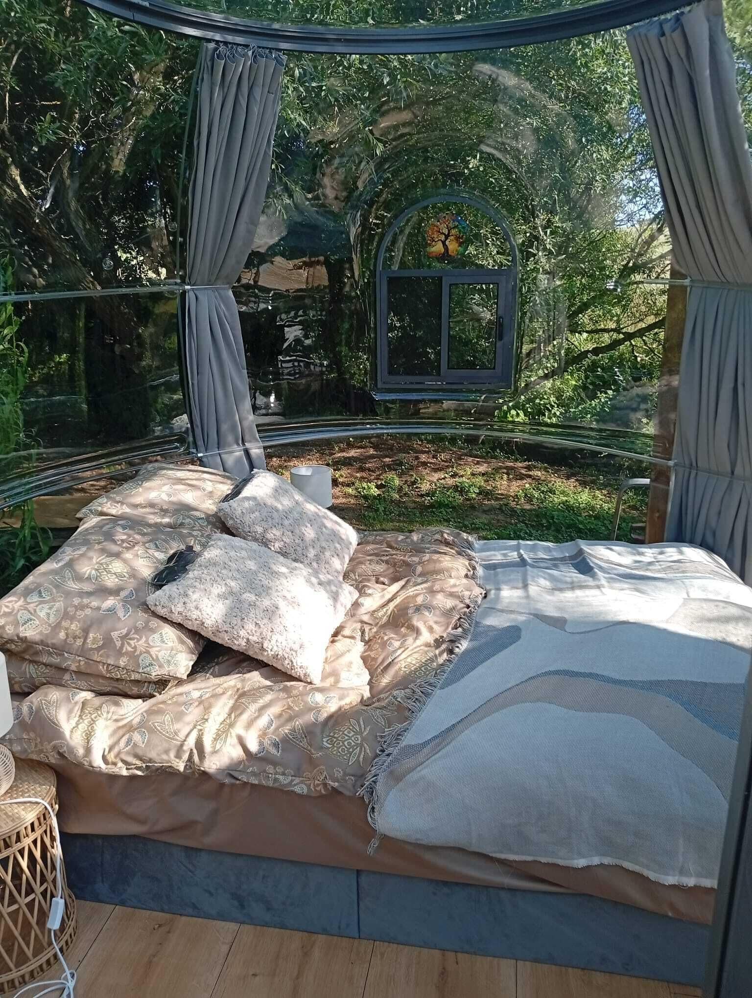 2 bedrooms, bed sheets