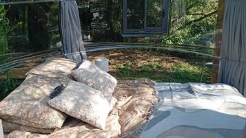 2 bedrooms, bed sheets