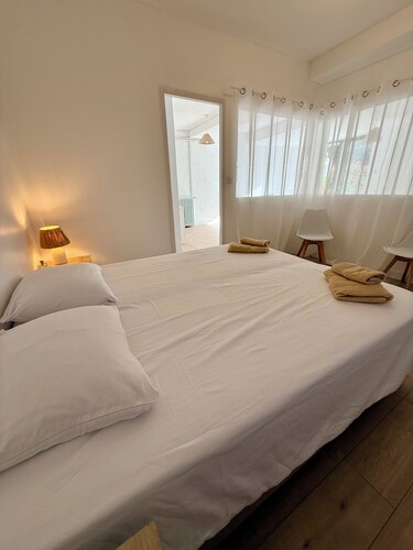 Bed and Breakfast in a renovated farmhouse, swimming pool, peaceful setting, pets welcome, naturist