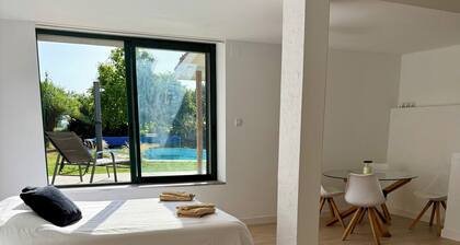 Bed and Breakfast in a renovated farmhouse, swimming pool, peaceful setting, pets welcome, naturist