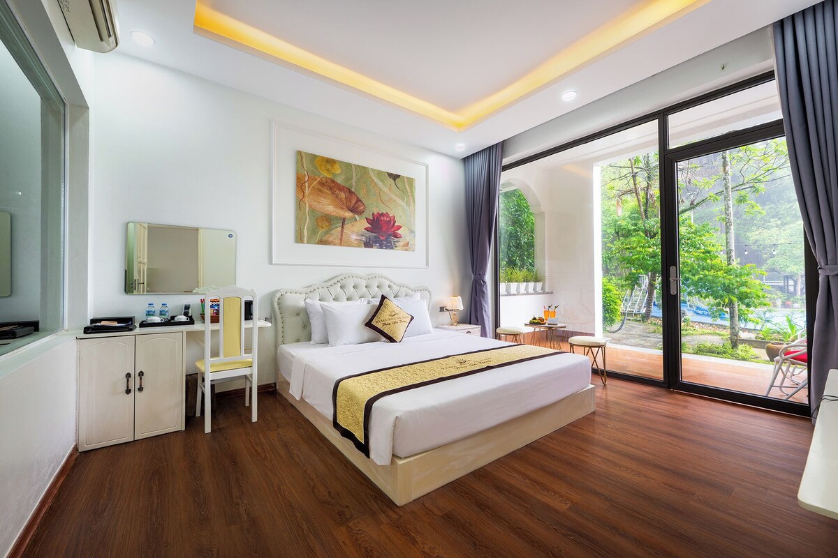 Phòng đôi Tiêu chuẩn, quang cảnh hồ bơi | Bộ đồ giường kháng dị ứng, két bảo mật tại phòng, màn/rèm cản sáng 