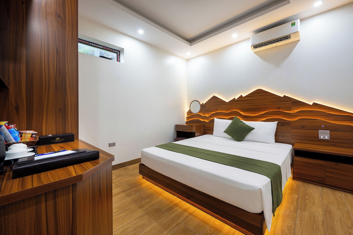Standard Double Room | Peralatan tempat tidur hipoalergenik, bar mini, peti besi dalam bilik 