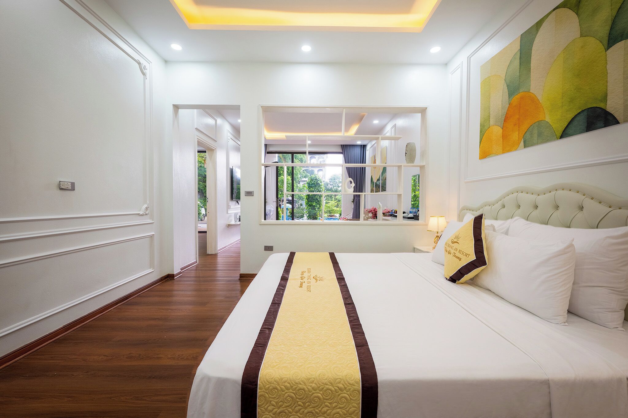 Hypo-allergenic bedding, minibar, in-room safe, blackout curtains