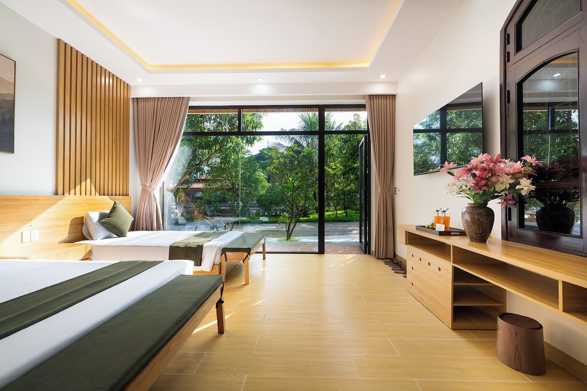 Deluxe Double or Twin Room, Non Smoking, Courtyard View | Peralatan tempat tidur hipoalergenik, bar mini, peti besi dalam bilik 