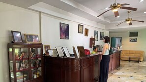 Ảnh chưa phân loại, 2 trong số 8 ảnh, nút