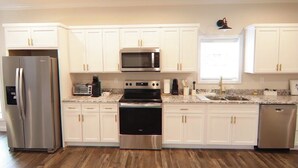 Private kitchen - Spacious 4-bedroom house in Franklin Kentucky (Franklin)