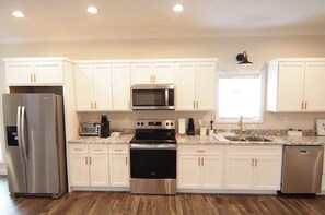 Private kitchen - Spacious 4-bedroom house in Franklin Kentucky (Franklin)
