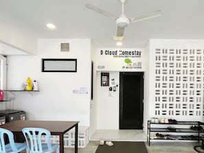 Dining - D Cloud Homestay & Room (Kajang)