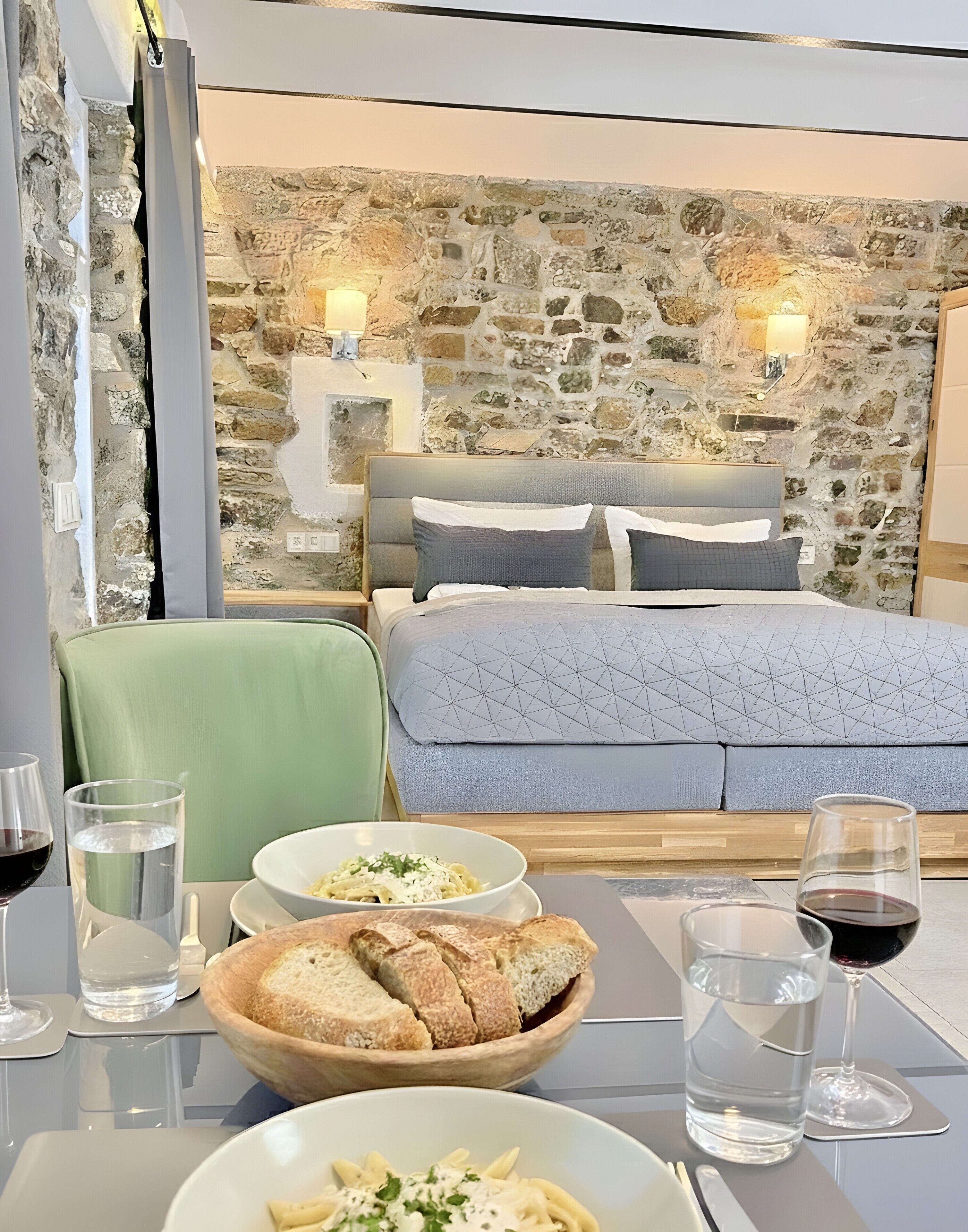 1 habitación, tabla de planchar con plancha, wifi y ropa de cama 