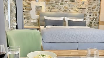 1 habitación, tabla de planchar con plancha, wifi y ropa de cama