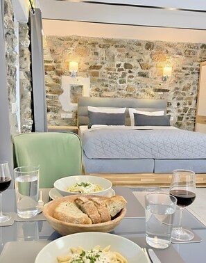 1 habitación, tabla de planchar con plancha, wifi y ropa de cama 
