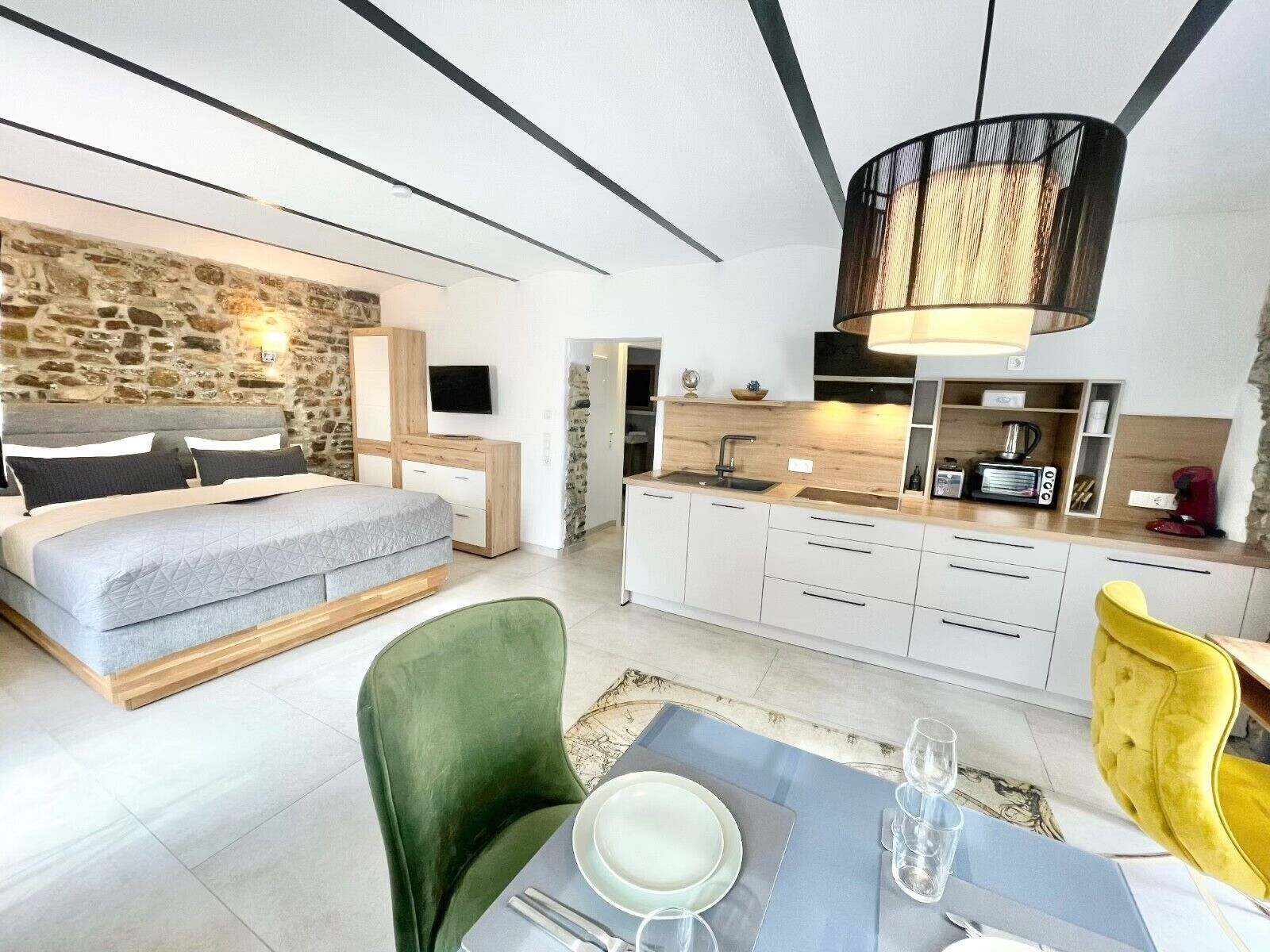 1 habitación, tabla de planchar con plancha, wifi y ropa de cama 