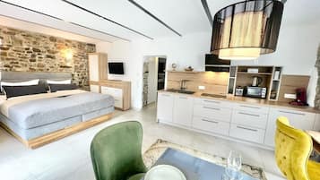 1 habitación, tabla de planchar con plancha, wifi y ropa de cama