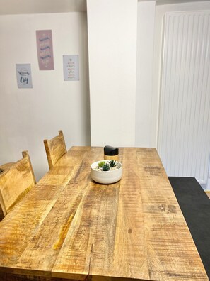 Dining - Apartment 'Ferienwohnung Kleinôd' with Private Terrace and Wi-Fi (Bendorf)
