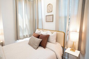 Iron/ironing board, WiFi, bed sheets