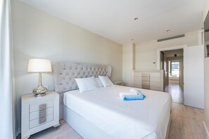 A hotel room with a large bed, a bedside table with a lamp, and a wardrobe. - 3 Bed Townhouse Escape Costa Del Sol - Pass the Keys (Fuengirola)
